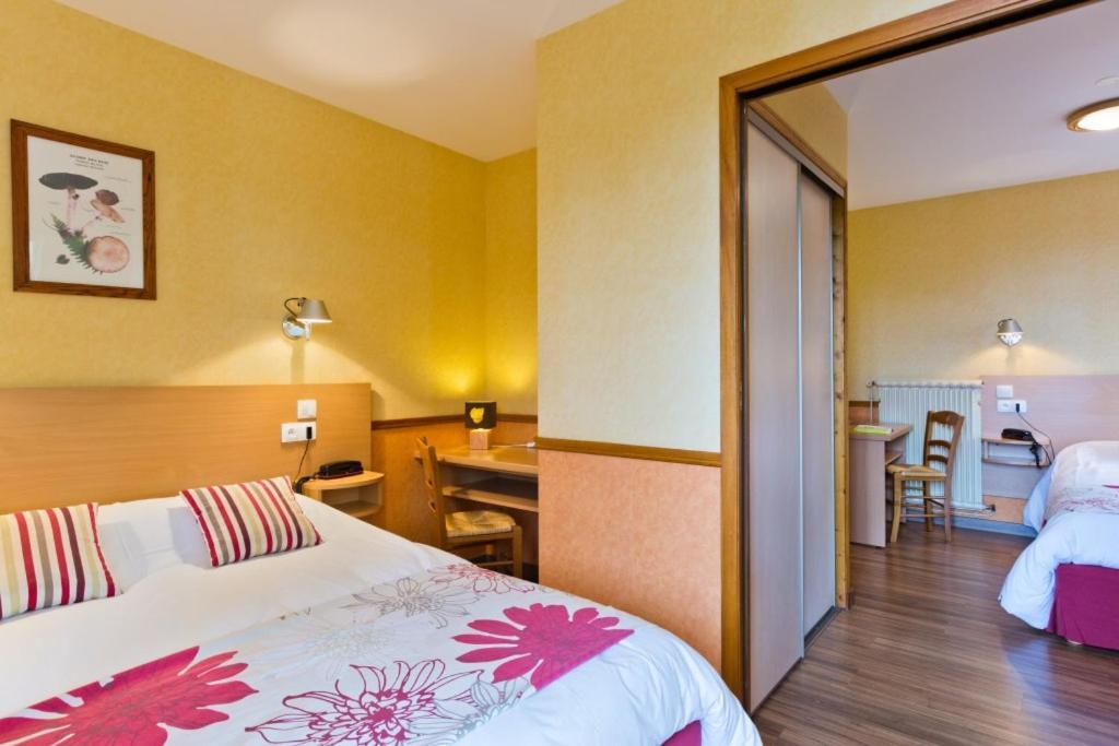 Hotel La Clairiere Chambon-sur-Dolore Exterior photo