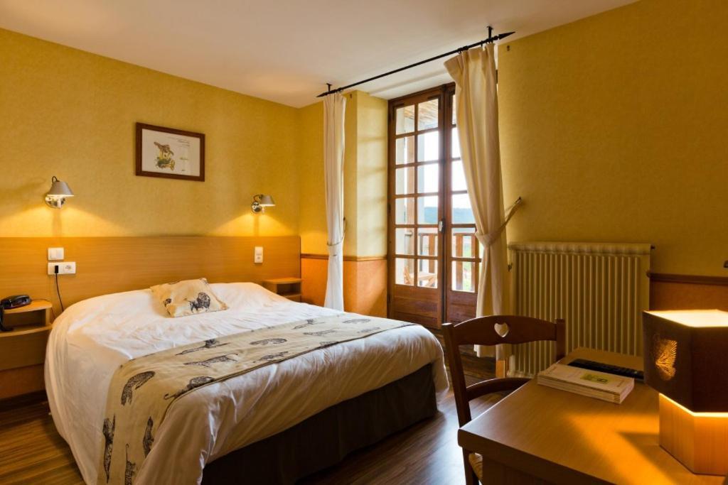 Hotel La Clairiere Chambon-sur-Dolore Exterior photo