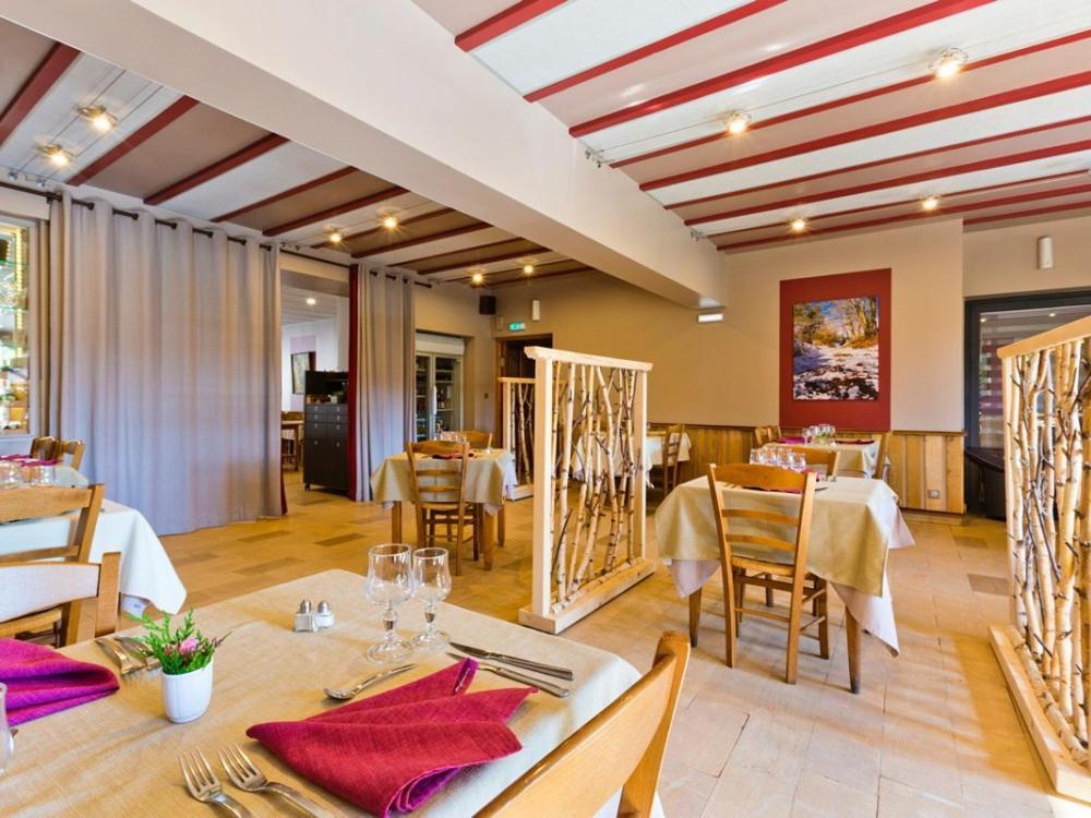 Hotel La Clairiere Chambon-sur-Dolore Exterior photo