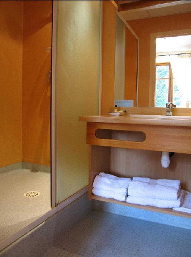 Hotel La Clairiere Chambon-sur-Dolore Room photo